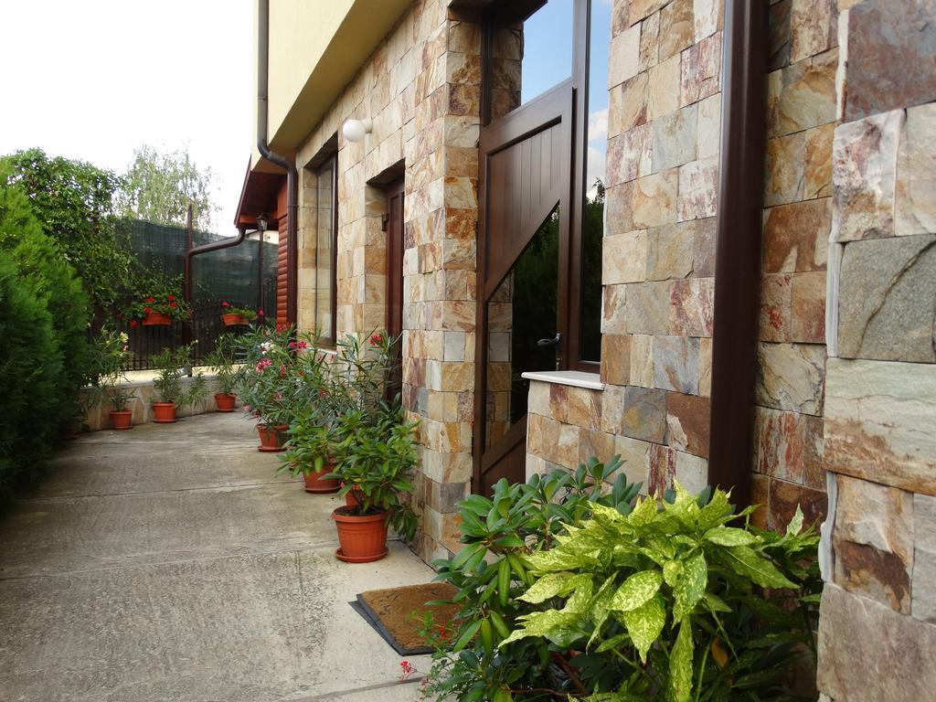 Guest House Ivel サパレヴァ・バニャ エクステリア 写真